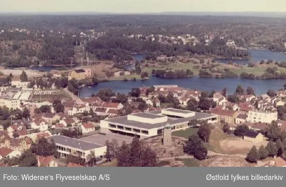 hus, haver, veier, trær, vann, Bytårnet ungdomsskole,  