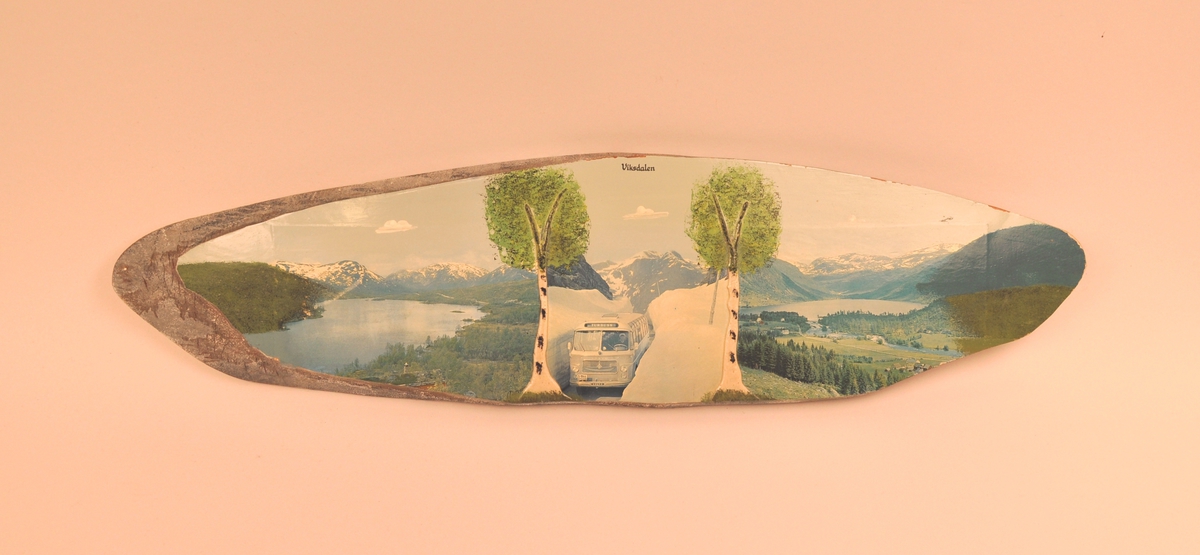 3  postkort frå Viksdalen som viser Holmevatnet med ei hytte i framgrunnen, ein buss i Skaret på Gaularfjellet med høge brøytekantar og Lauvavatnet med Råheimsdalen .