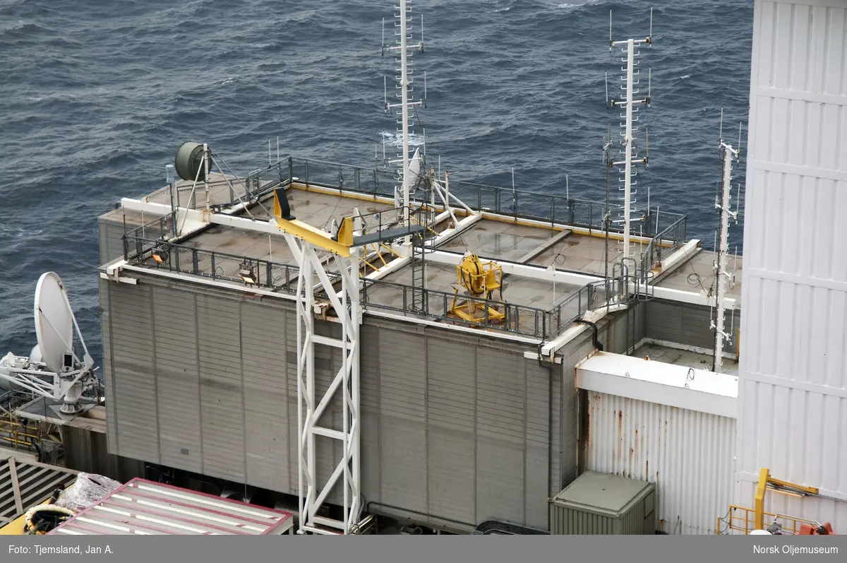 Modul L02 med antenner for kommunikasjon på øvre værdekk på Statfjord C.