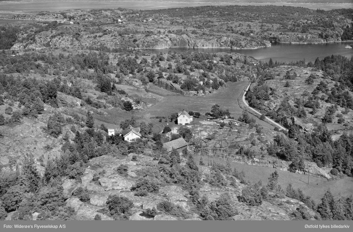 Vauer på Vesterøy, Hvaler, flyfoto juli 1957.