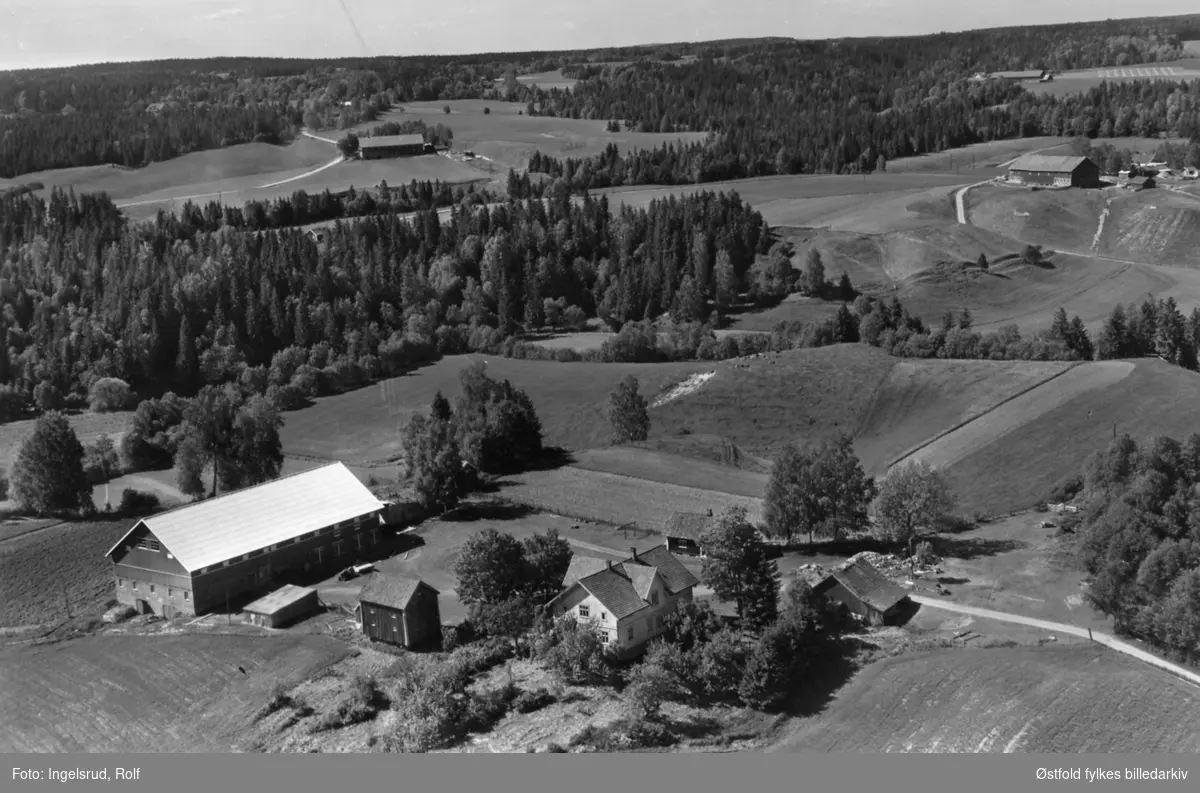 Gården Elsnes i Eidsberg, flyfoto 26. juni 1956.