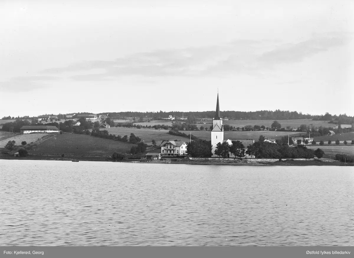 Tingnes i Nes, Hedmark. Omtrent der brygga er på bildet er det nå bro over til Helgøya.