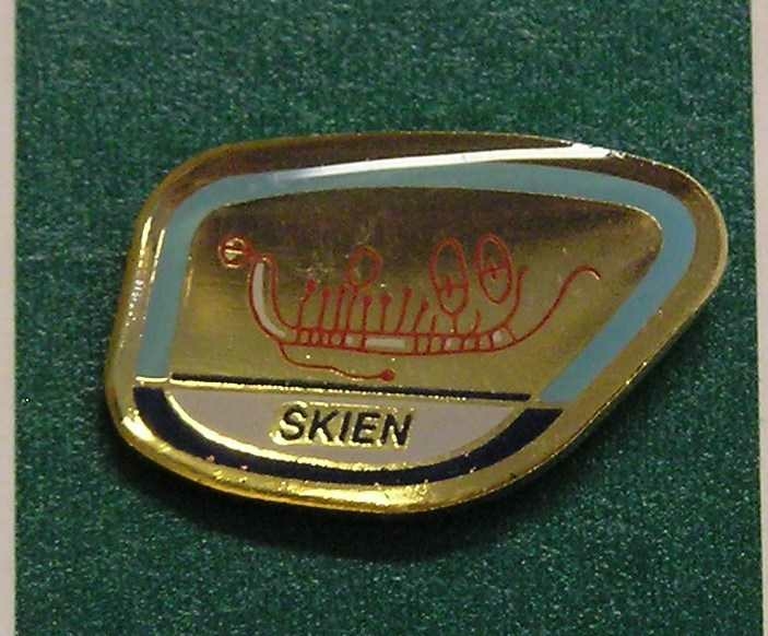Skien = helleristning, Porsgrunn = porselsfabrikken, Brevik = skarpseilerne, Langesund = utskipningshavn, Kragerø = skipsbyggerverftene og Portør = kompassrosa