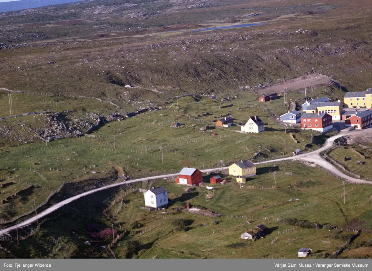 Flyfoto av Stuorravuonna / Karlebotn i Unjárgga gielda / Nesseby kommune, 1963.