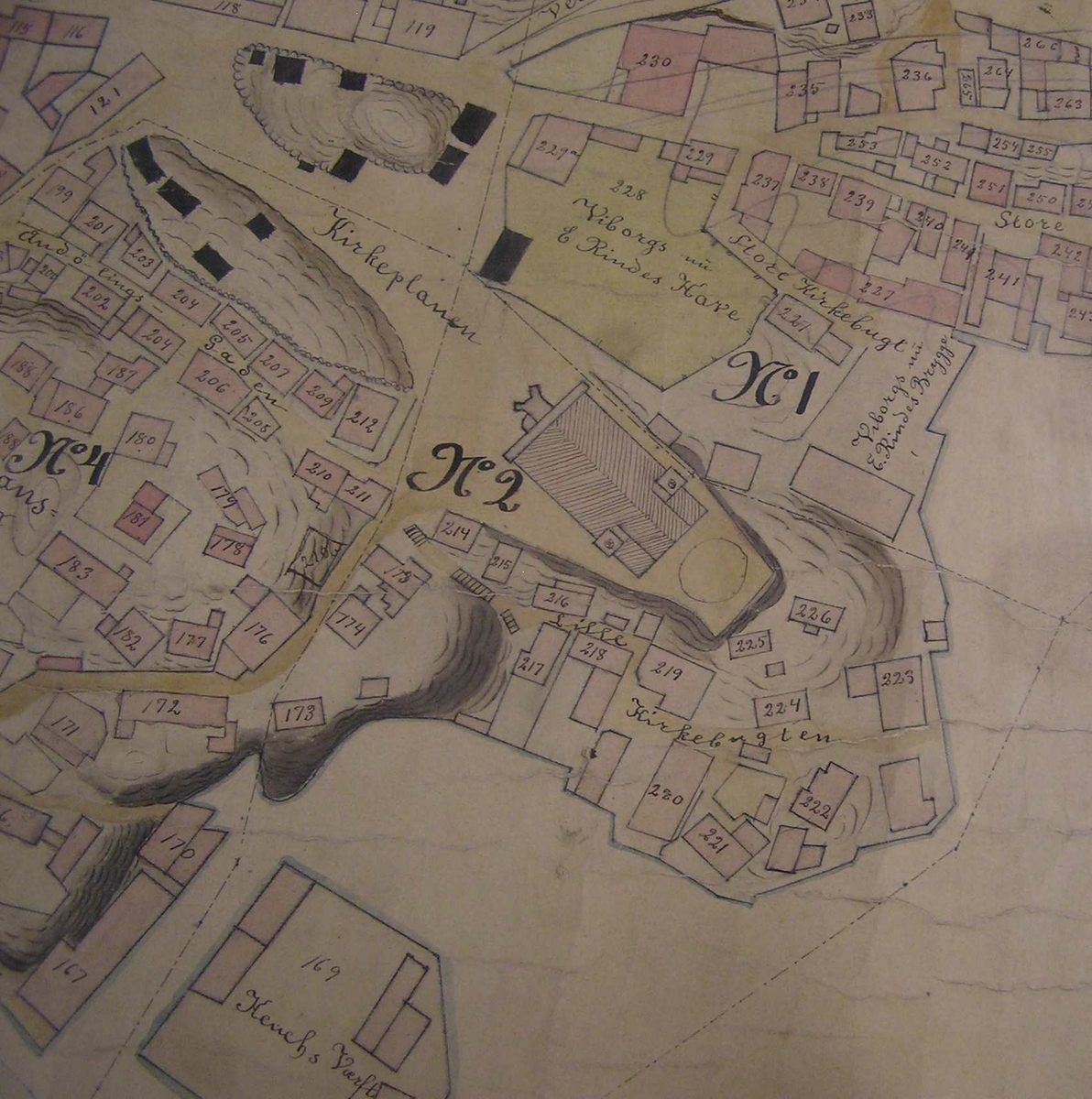 bydel : fra bukta ved stillnestangen til Barthebrygga.
Gamle Kragerø sentrum