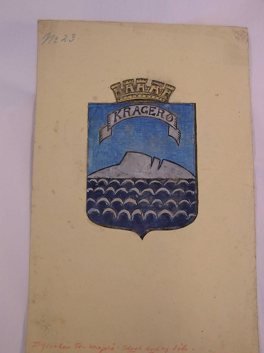 1. Øya med bølger, seilskute. 2. Øya, bølger, "Kragerø" 3. Øya, bølger, kråke (sort) 4. Øya, bølger, kråke (sølv)
Krone over alle utkast.