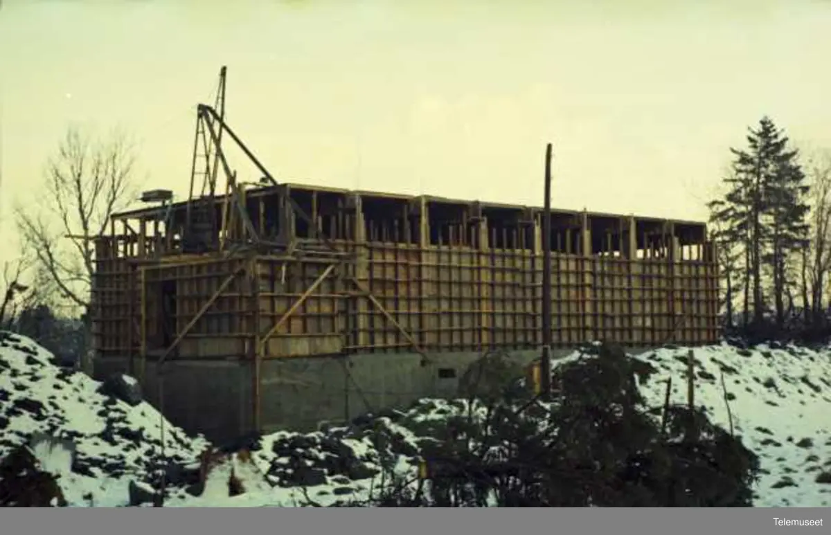 Sentraler.Div sentraler, interiør og utstyr, fotografert av Fø