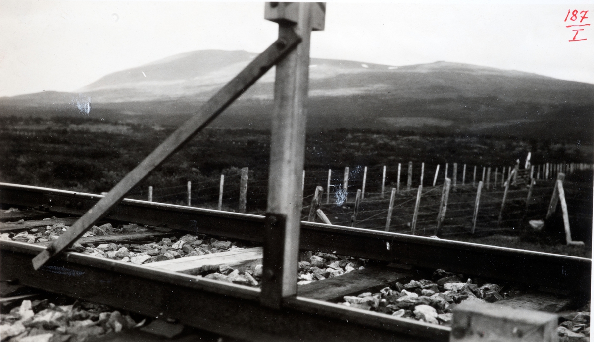 GEODESI. Basismåling: Dovre, skinnestativ.