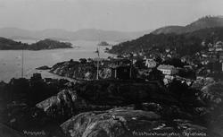 Utsikt over Kragerø - vestover mot Barthebakken, Thomesheia 