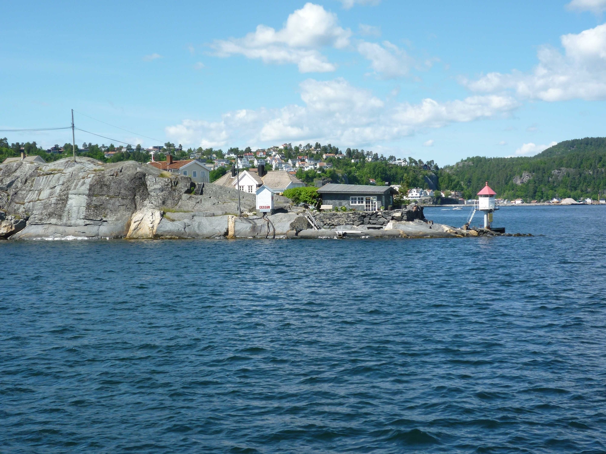 Øya med Urene, Galeiodden, Kragerø by , Stilnestangen og Valberg sett fra sjøen. 16.06.2010
