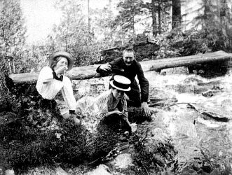 En samling bilder fra Telemark o. a. st. Bl. a. Seljord dyrsku, telemarksbåtene, mennesker, turistliv, Gråtenmoen ekserserplass, Dyrsku Dalen 1906 m. v.