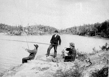 En samling bilder fra Telemark o. a. st. Bl. a. Seljord dyrsku, telemarksbåtene, mennesker, turistliv, Gråtenmoen ekserserplass, Dyrsku Dalen 1906 m. v.