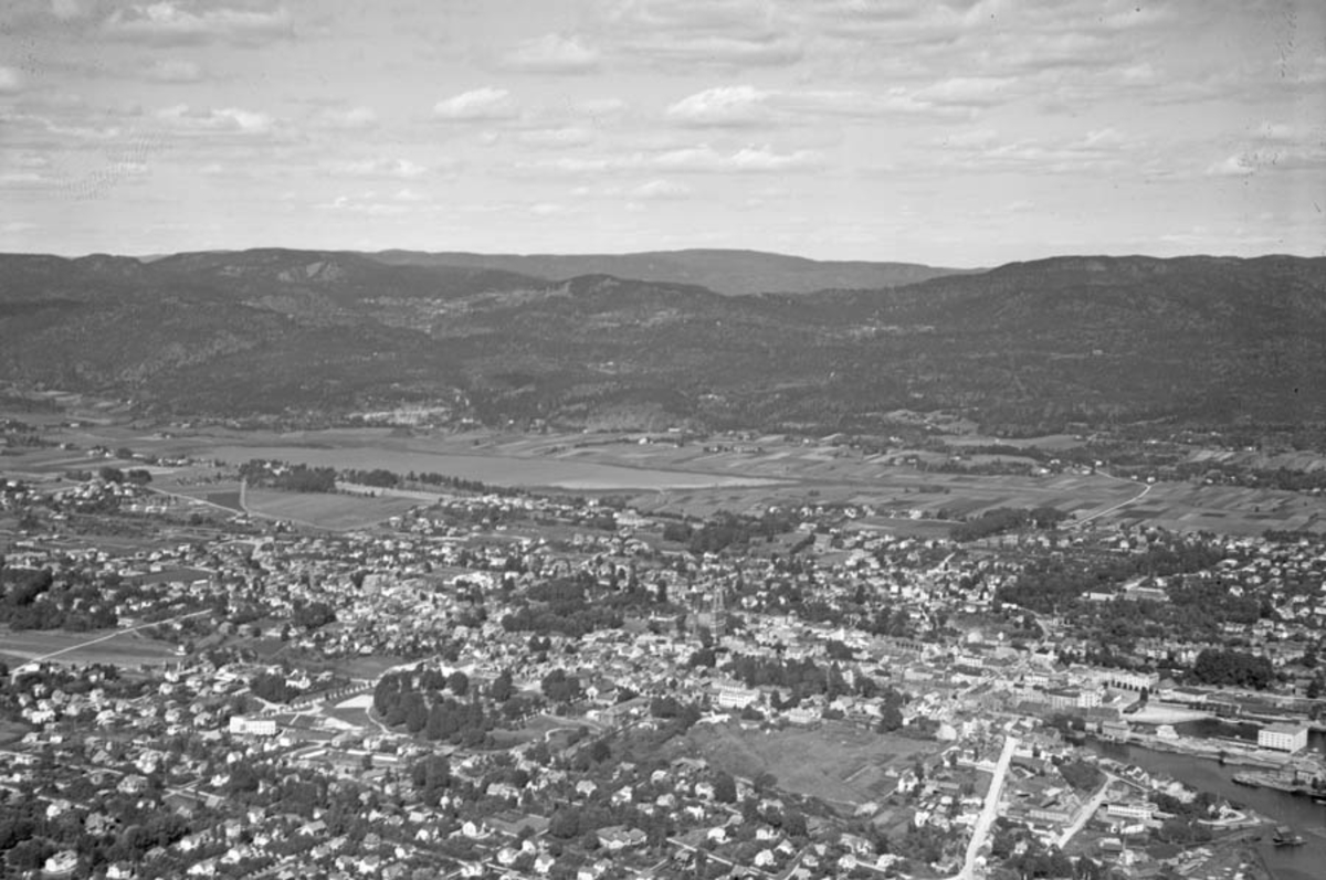 Ulike Widerø flyfoto Skien kommune, Sentrum  