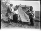 Gösta och Svea [Liebert?] jämte en kamrat lekande indianläger.