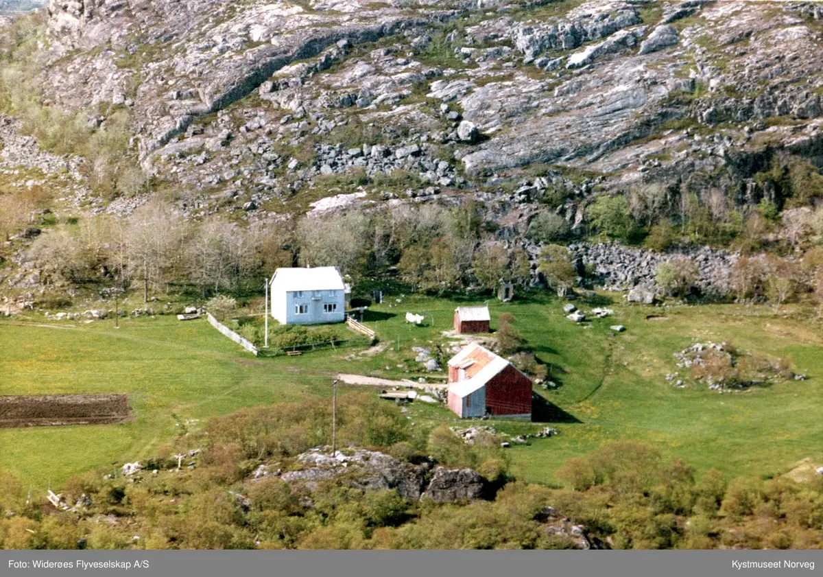 Flyfoto over "Nyheim" på ytre Vikna