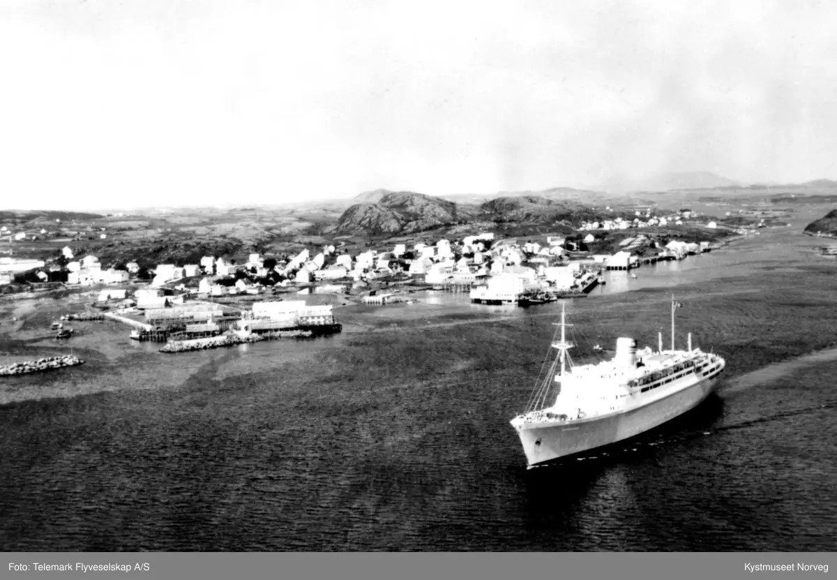 Nærøysundet ved Rørvik, flyfoto