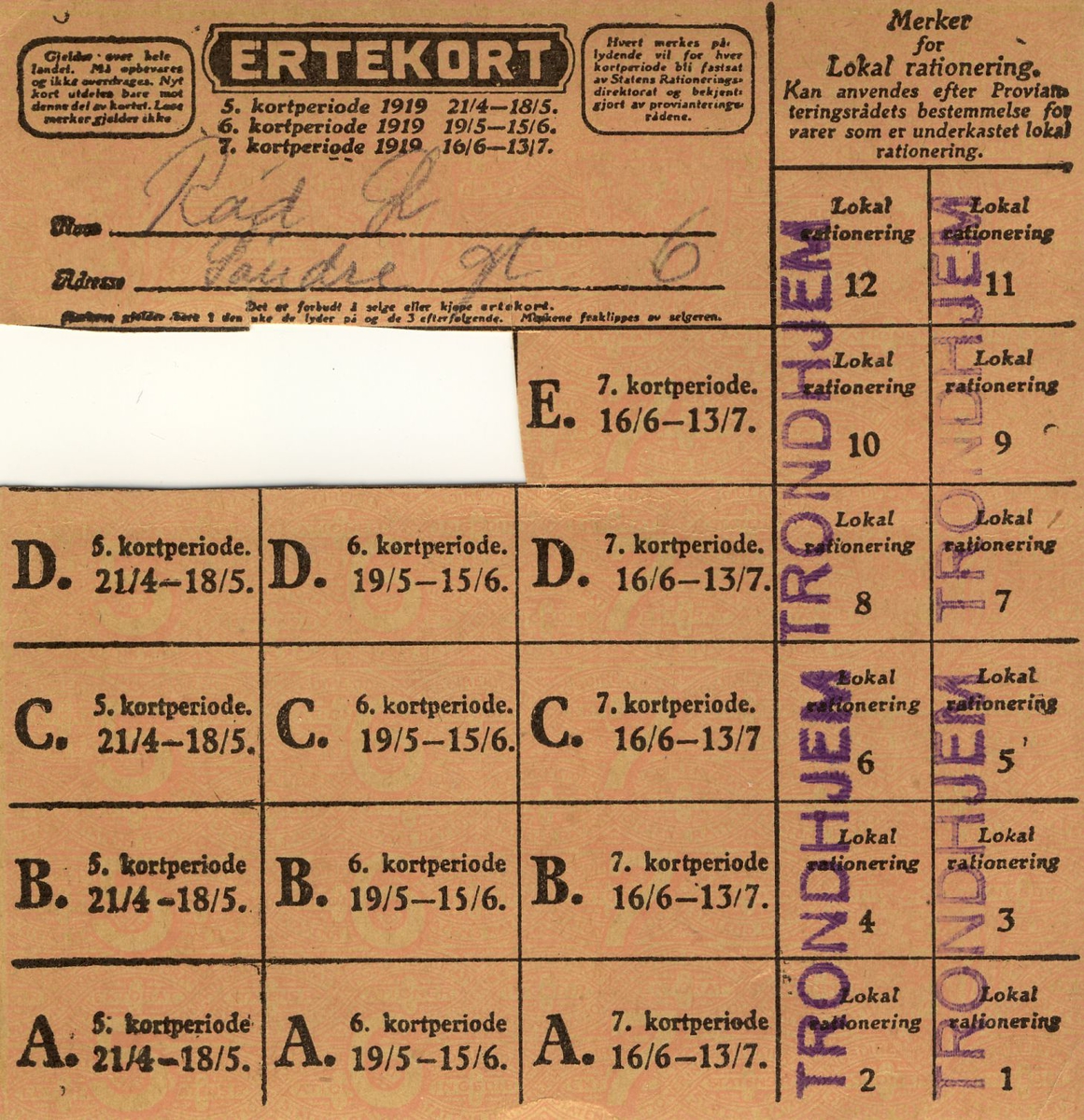 Rektangulære kort med trykk.