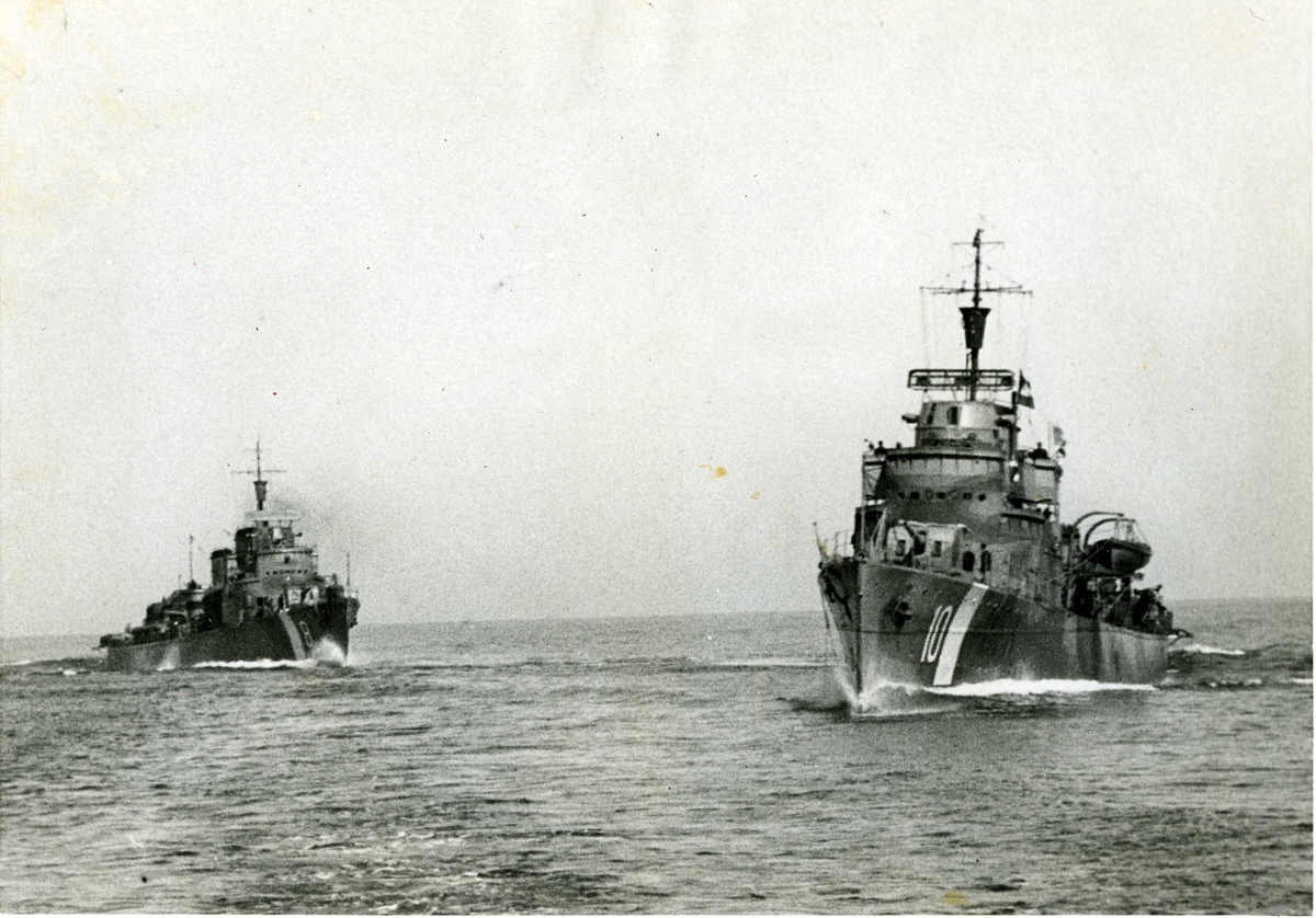 Jagarna Karlskrona och Norrköping i kustflottan.