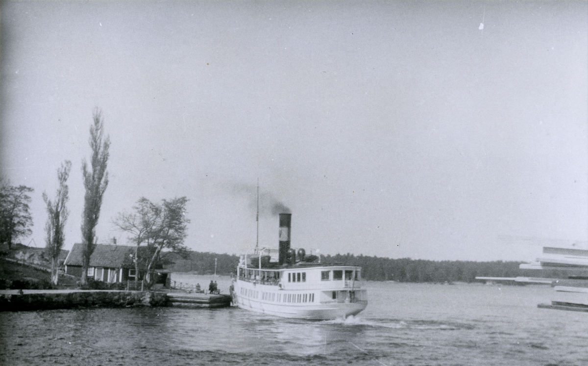 S/S EXPRESS II vid Granholmarna i Stockholms skärgård.
