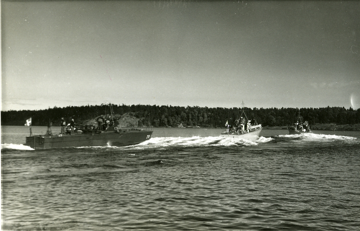 Motortorpedbåt under gång.