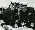 Cheferna för den svenska och danska marinen ombord på T107 aug. 1955.