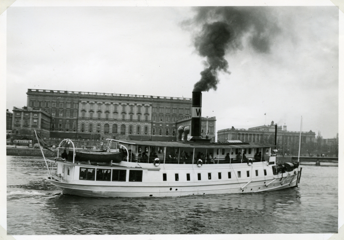 Fotodatum 13/8 1952.