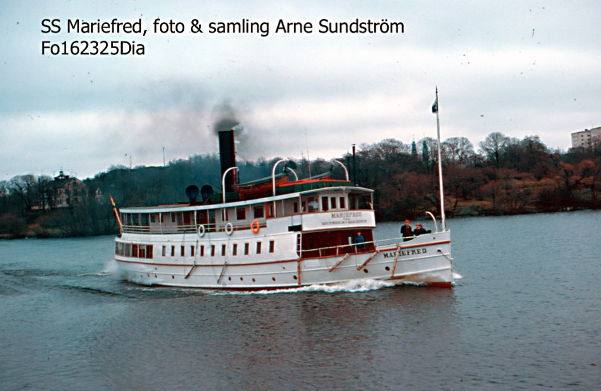 S/S Mariefred. I bakgrunden Carlshälls gård på Långholmen, Stockholm.