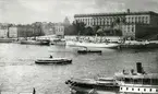 Hamnbild från Stockholm tagen omkring 1885 föreställande t.v. Logårdstrappan s/s 