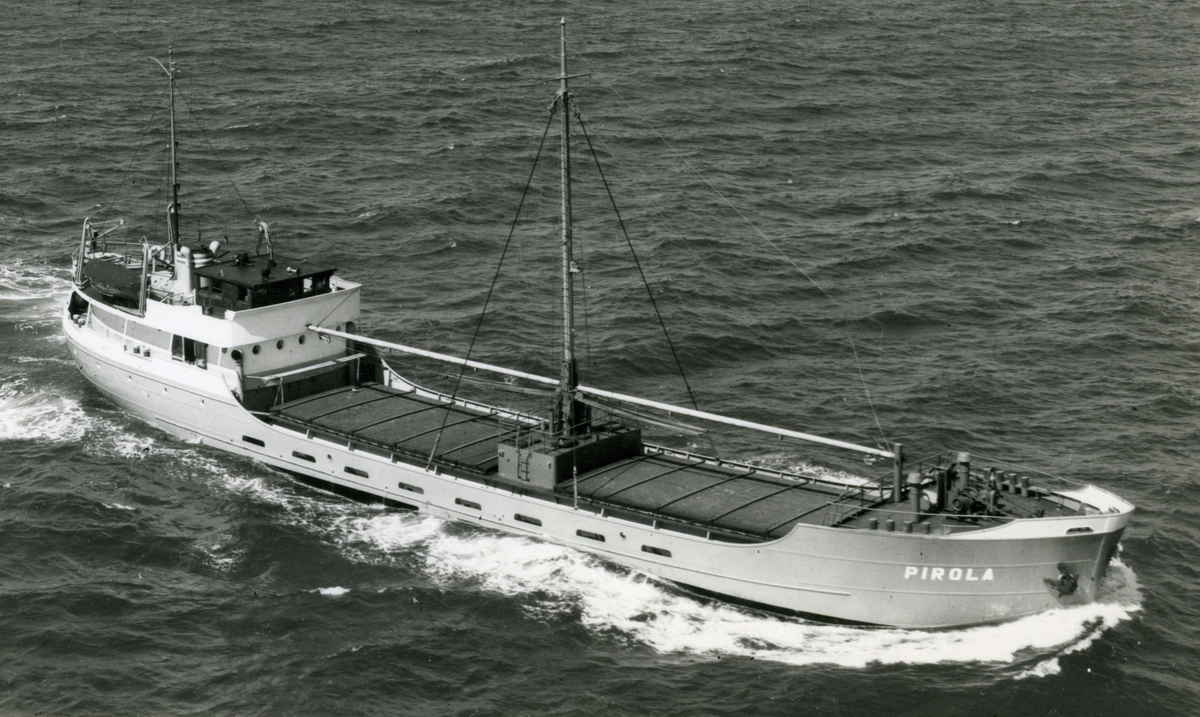 Ägare:/1953-5 /: ett partrederi, Huvudredare: A. van Dijk. Hemort: Delfzijl.