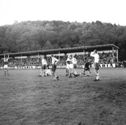 Fotbollsmatch IK Oddevold - Norrby, Ove Helmér, IKO, kramas 