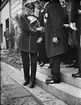 Ärkebiskop Erling Eidem hälsar på militär, Uppsala 1935