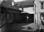 Gårdsinteriör, troligen kvarteret Disa, Uppsala 1932