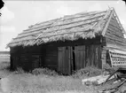 Stall och portlider - nu på friluftsmuseet Disagården - på ursprunglig plats, Norrby, Skuttunge socken, Uppland