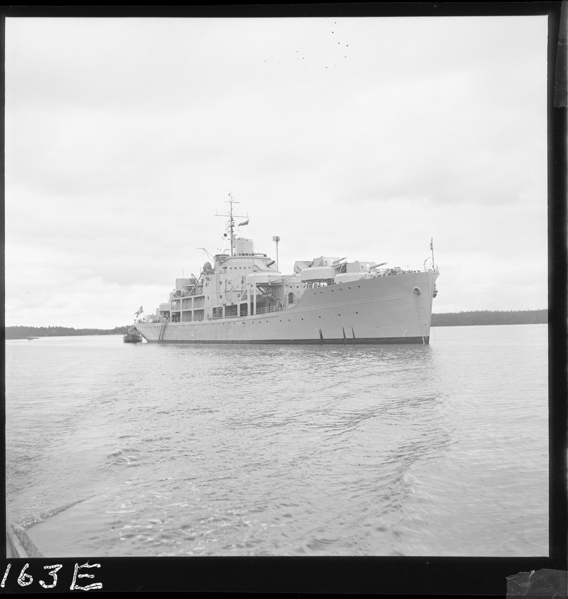 Minfartyget HMS ÄLVSNABBEN för ankar.