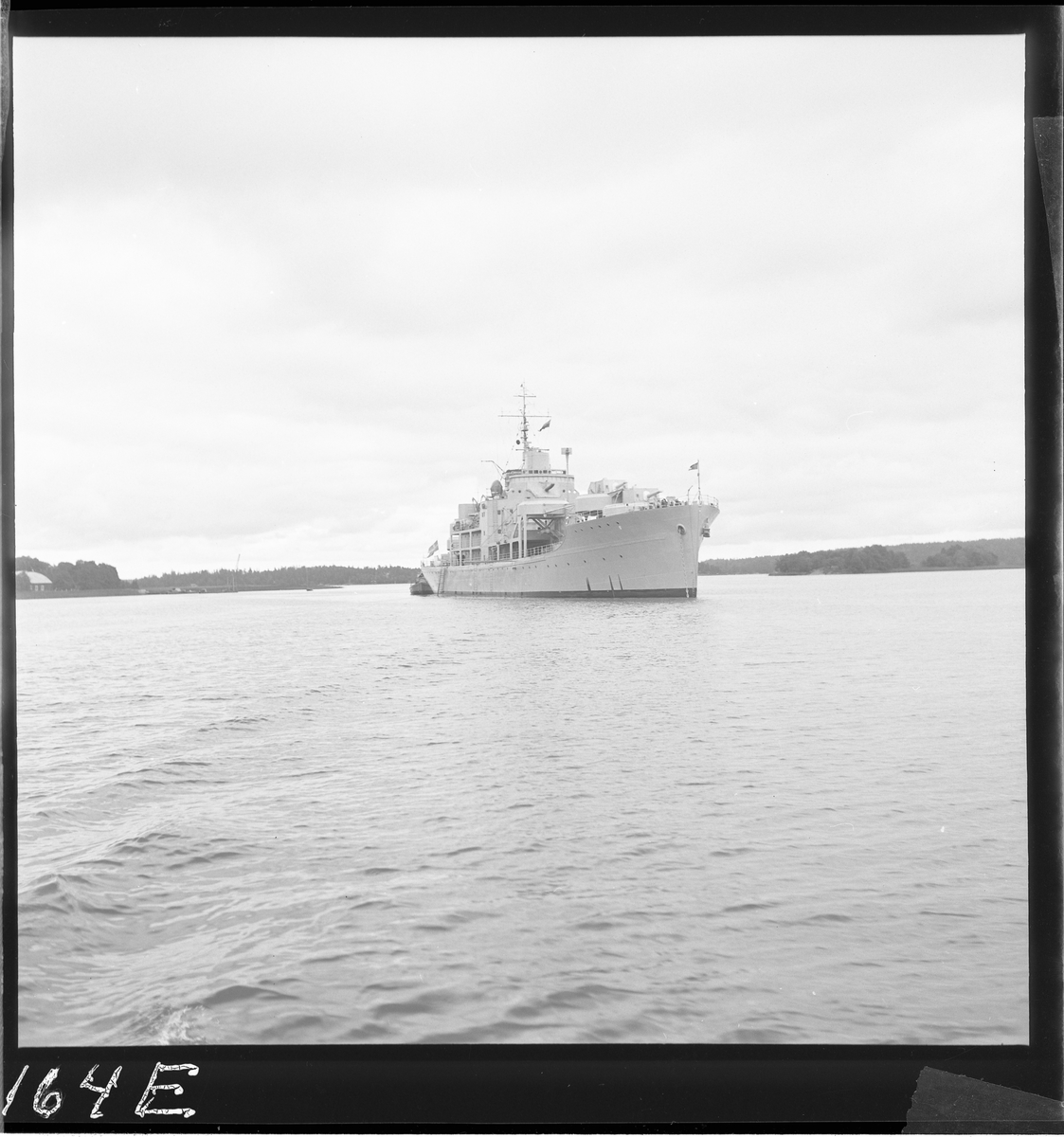 Minfartyget HMS ÄLVSNABBEN för ankar.