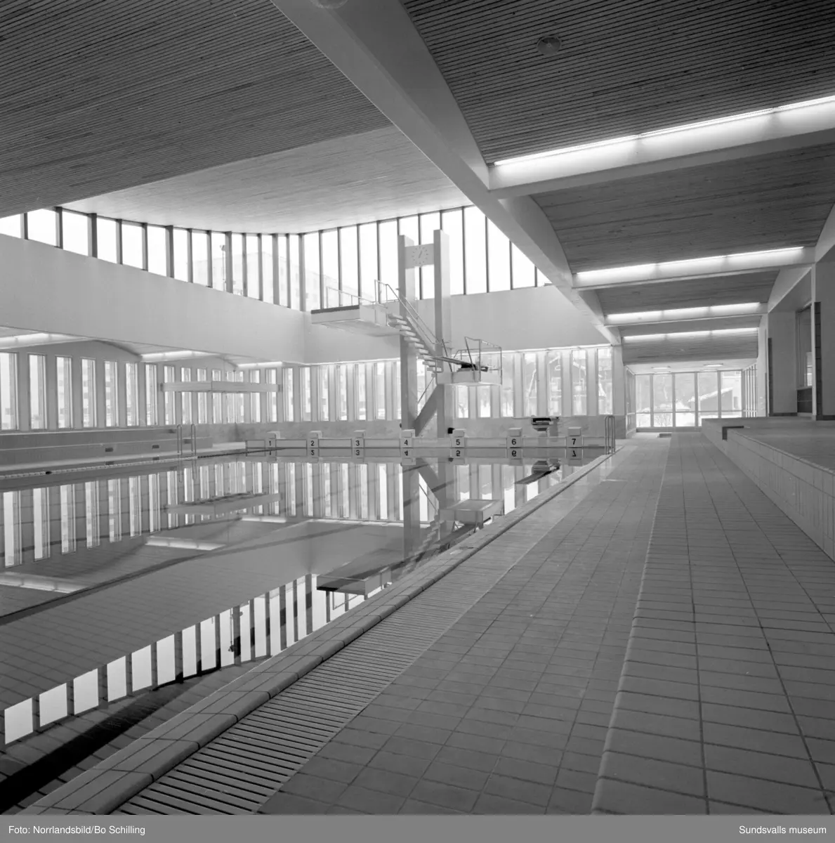 Sporthallsbadet i Sundsvall, exteriör- och interiörbilder.