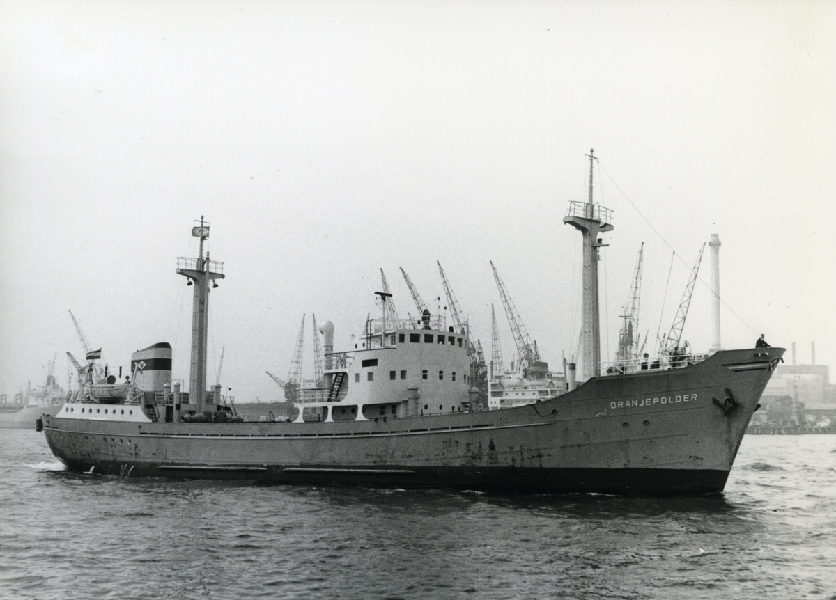 Ägare:/1954-66/: N.V. Stoomvaart Maatschappij Westpolder. Hemort: Rotterdam.