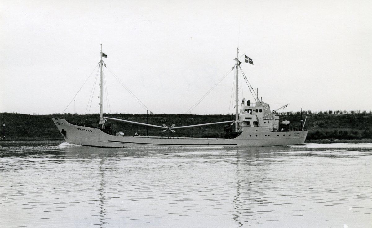 Ägare:/1961-67/: ett partrederi, Huvudredare: H.V.P.B. Schröder. Hemort: Tuborg Havn.