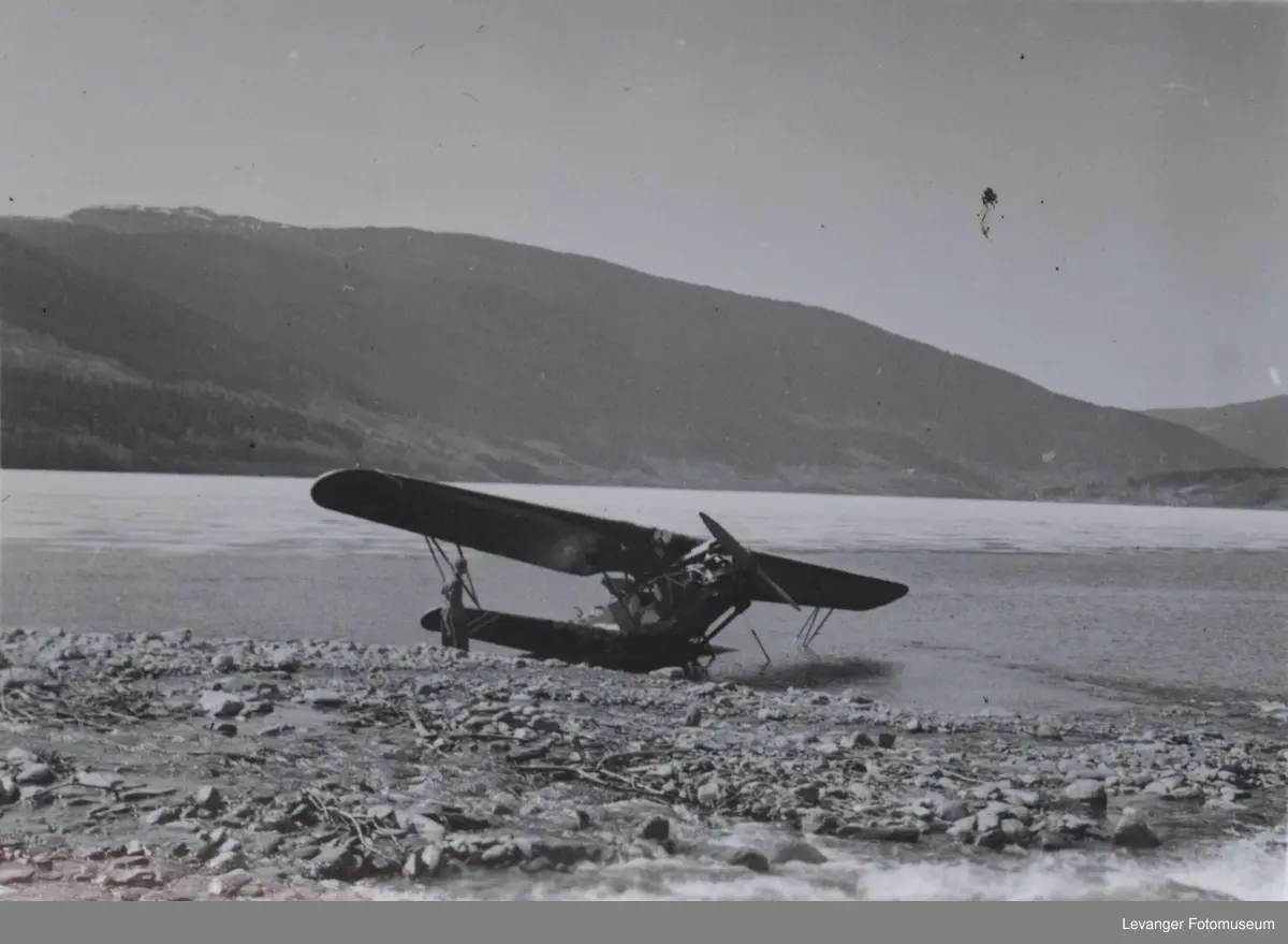 Norsk Fokker 323 fra Trønderlag Flygelederavdeling, Tretten i Øyer, Gudbrandsdalen.