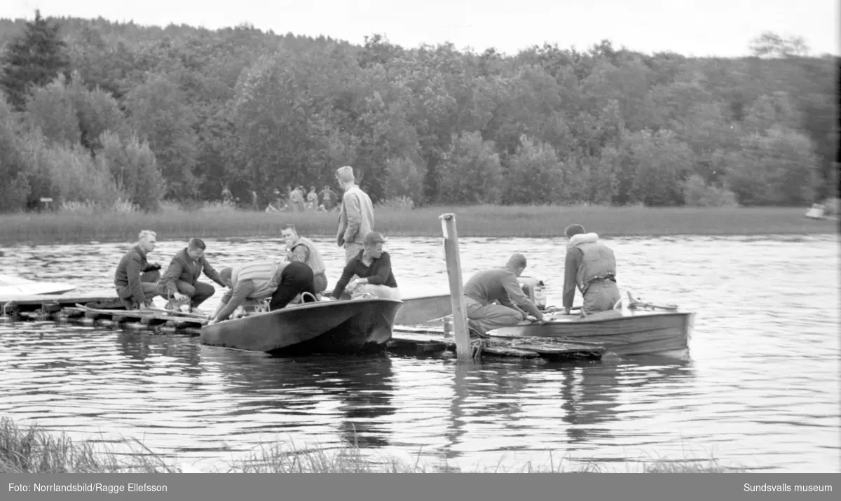 Båtracingtävlingar på Bergsåkerssjön drog storpublik sommaren 1960.