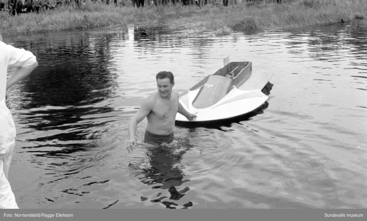 Båtracingtävlingar på Bergsåkerssjön drog storpublik sommaren 1960.