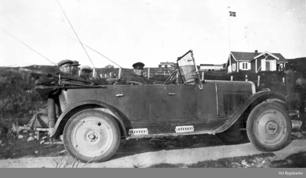 Bil, Gruppe3, biltur, fiskerar; bilen er muligens en Chevrolet 1925-26 modell
