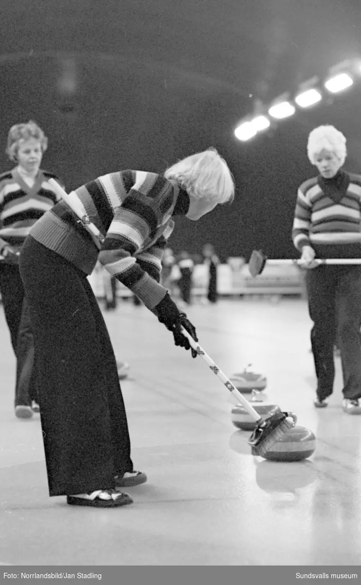 Curling i Gärdehallen.