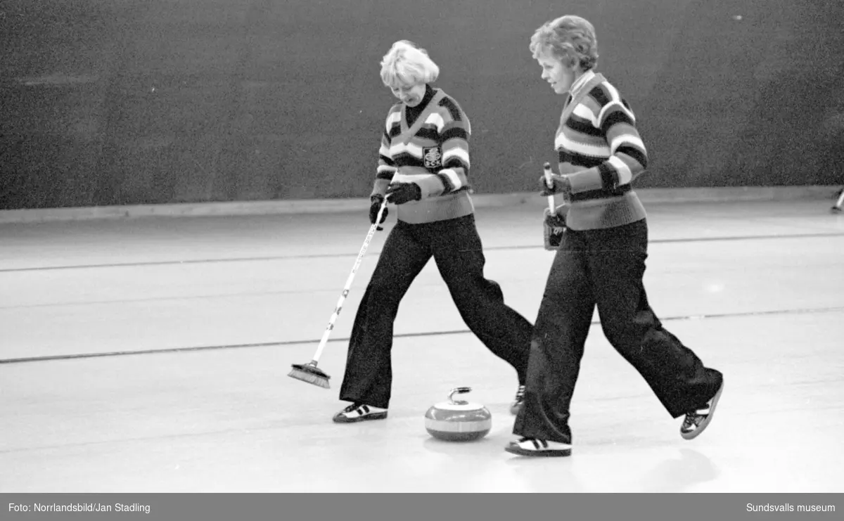 Curling i Gärdehallen.