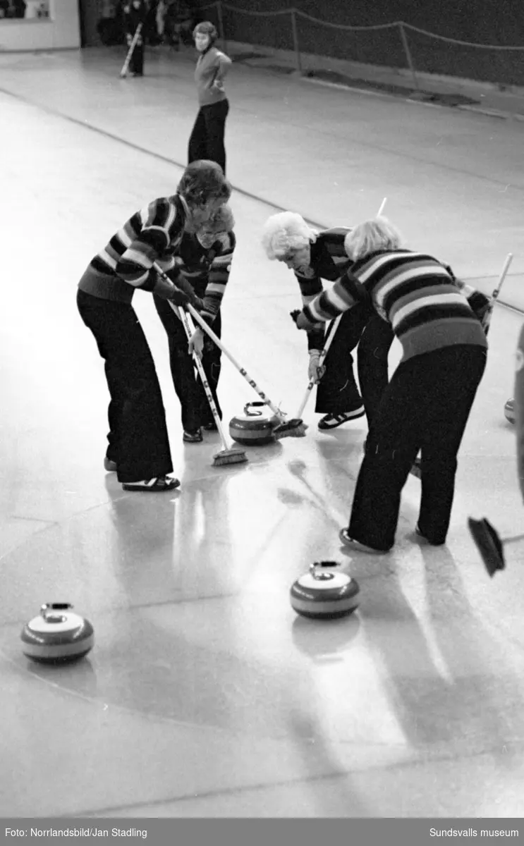 Curling i Gärdehallen.