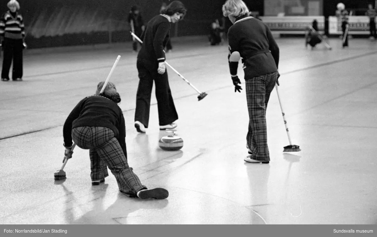 Curling i Gärdehallen.