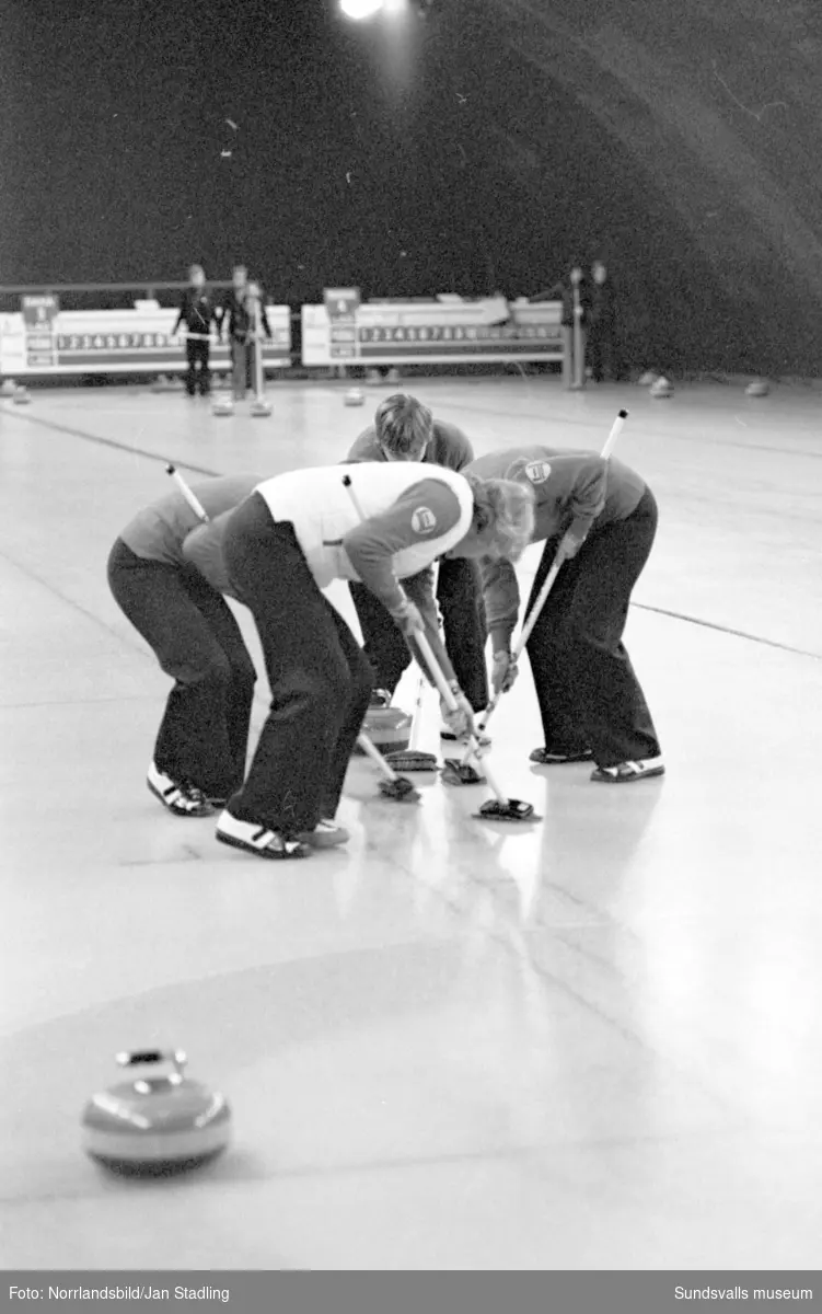 Curling i Gärdehallen.