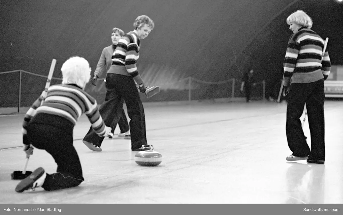 Curling i Gärdehallen.