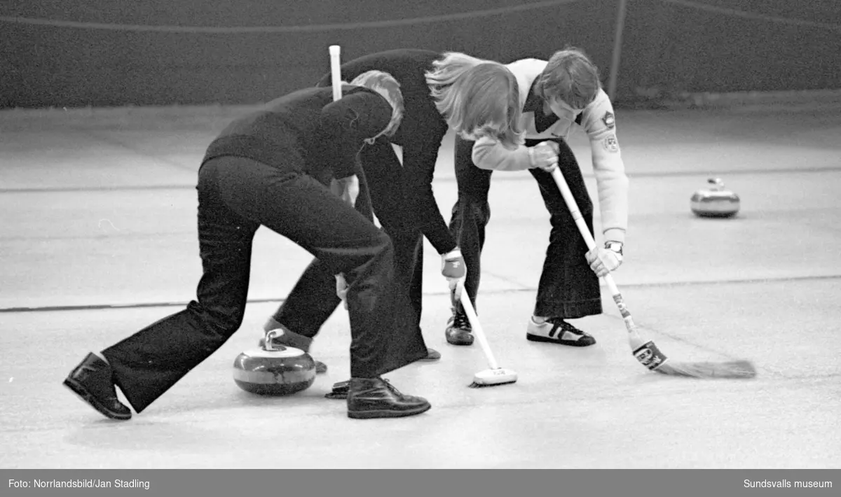 Curling i Gärdehallen.