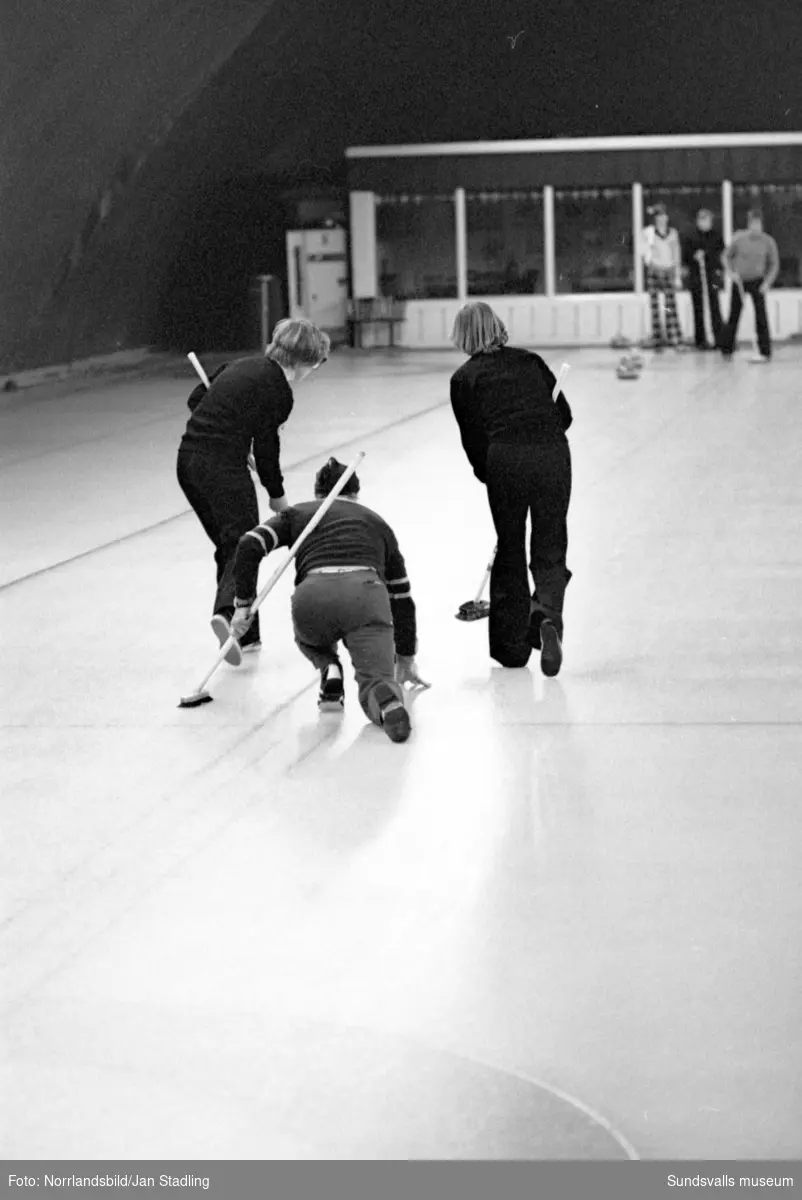 Curling i Gärdehallen.